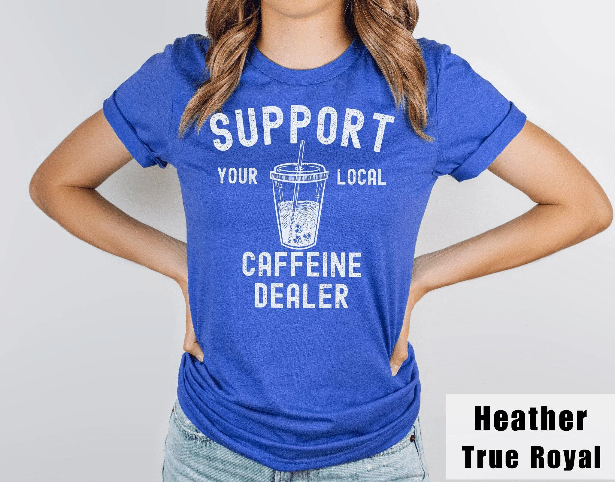 Coffee Tea Knits - เสื้อยืดลายกาแฟเย็น สนับสนุนร้านกาแฟในพื้นที่ของคุณ ของขวัญตลกๆ สำหรับวันแม่ ชาแม่